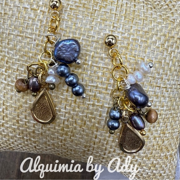 Alquimia Gold and Pearl Earrings - Picture 1 of 2